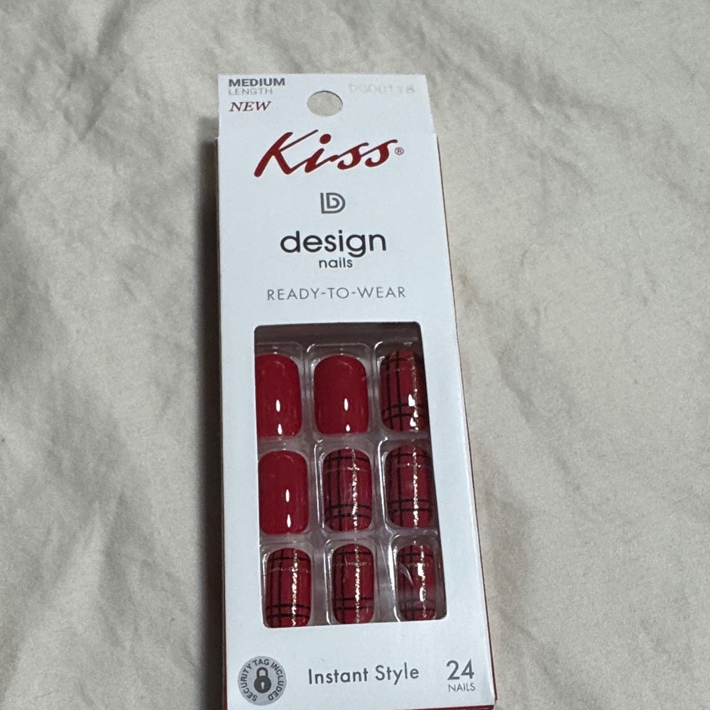 Kiss Bold Red Design Nails